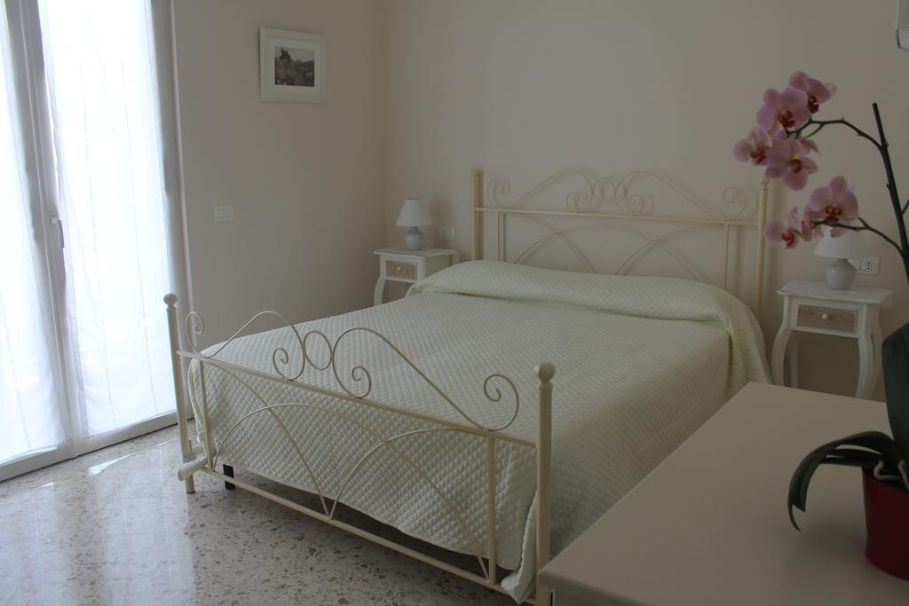 B&B Il Giglio Bianco Sorrento Rum bild