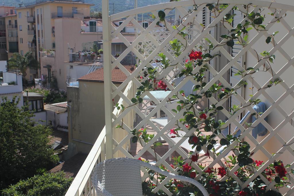 B&B Il Giglio Bianco Sorrento Rum bild